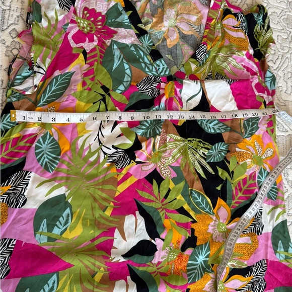 Rachel Zoe beautiful bright blouse with cap sleeves - Picture 3 of 6